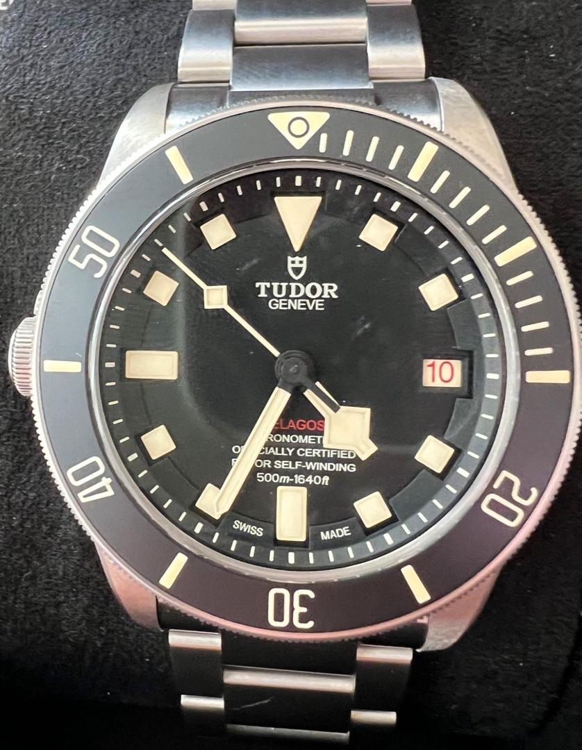 Tudor Pegalos Titane 42 mm, poignet gauche, excellent état, avec accessoires