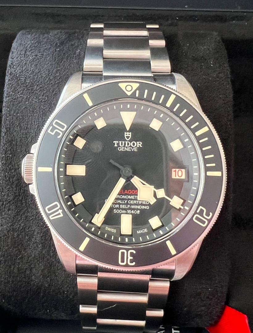 Tudor Pegalos Titane 42 mm, poignet gauche, excellent état, avec accessoires