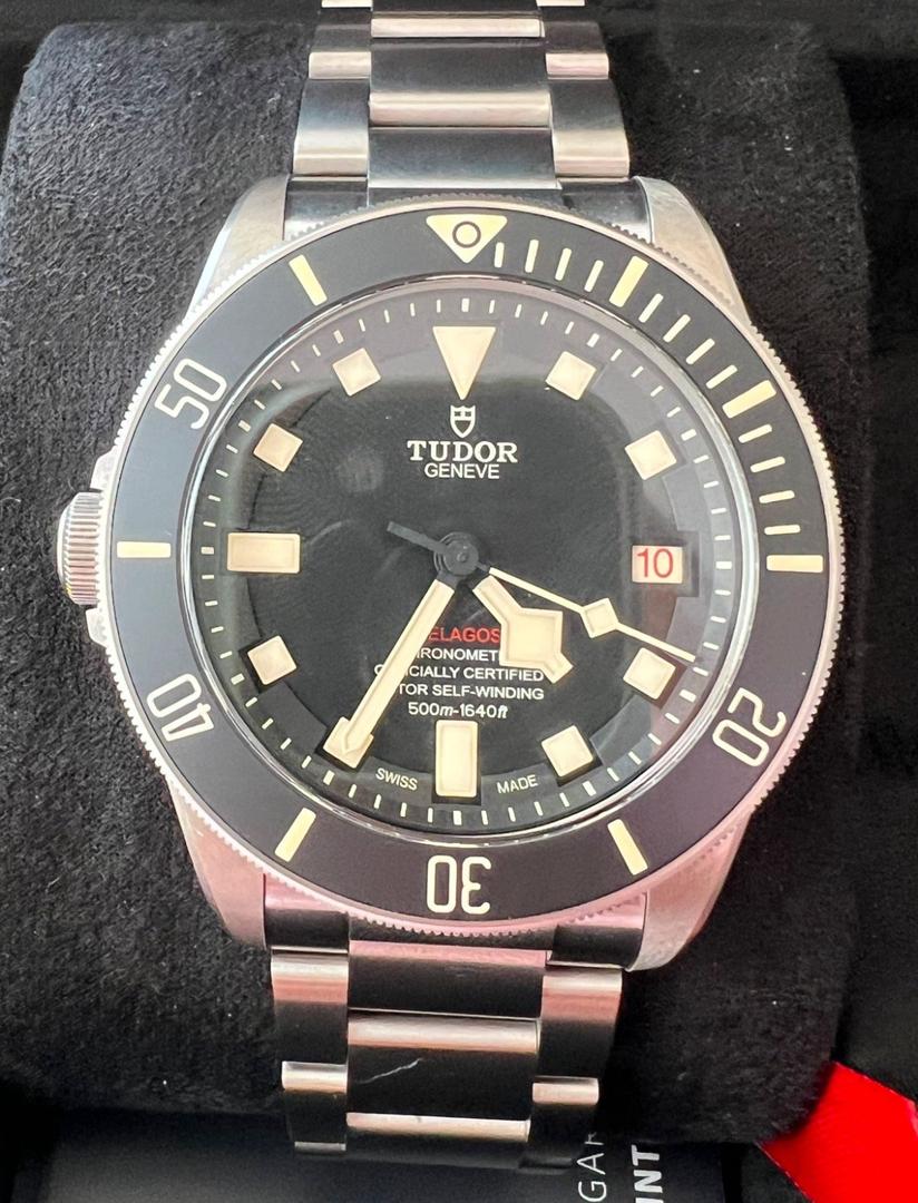 Tudor Pegalos Titane 42 mm, poignet gauche, excellent état, avec accessoires