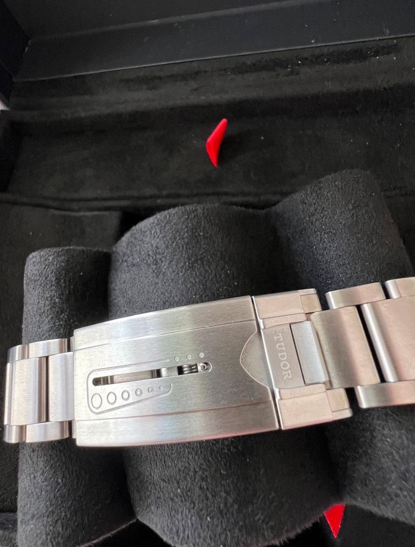 Tudor Pegalos Titane 42 mm, poignet gauche, excellent état, avec accessoires