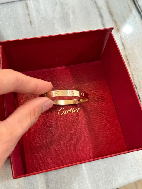 bracelet love cartier en or rose taille 17