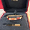 bracelet love cartier en or rose taille 17