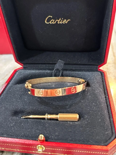 bracelet love cartier en or rose taille 17