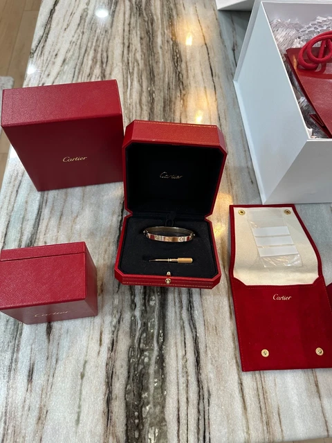 bracelet love cartier en or rose taille 17